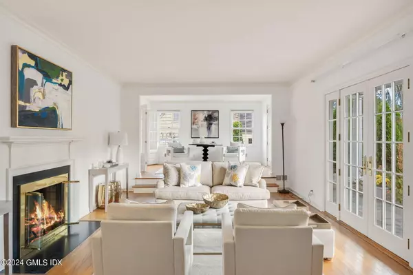 Old Greenwich, CT 06870,24 Meadowbank RD