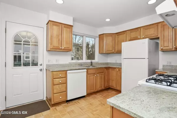 Greenwich, CT 06831,13 Reynolds PL