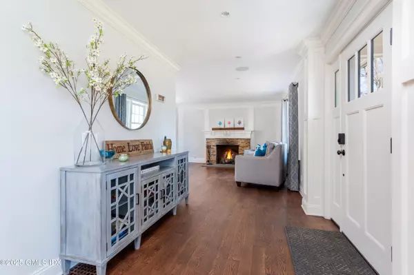 Old Greenwich, CT 06870,30 Arnold ST