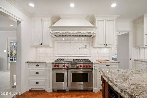 Cos Cob, CT 06807,42 Mimosa DR