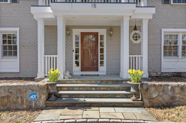 Greenwich, CT 06830,15 Red Coat LN