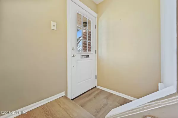 Greenwich, CT 06830,19 Putnam Park