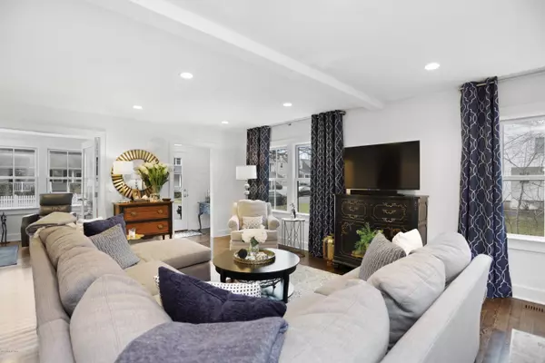 Cos Cob, CT 06807,38 Pleasant ST