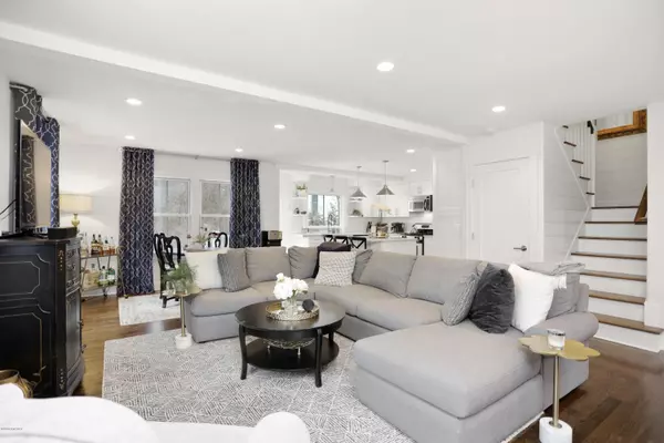 Cos Cob, CT 06807,38 Pleasant ST