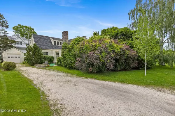 Old Greenwich, CT 06870,30 Meadowbank RD