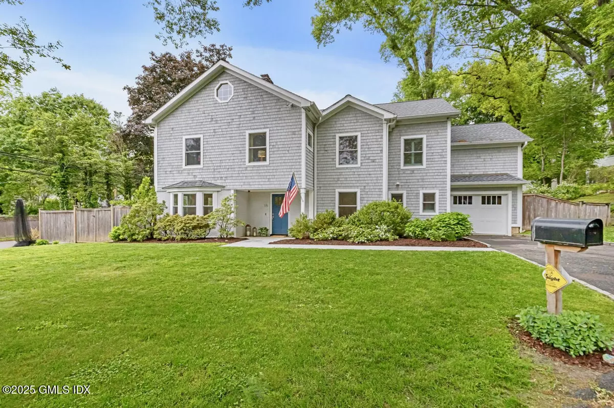 Old Greenwich, CT 06870,15 MacArthur DR
