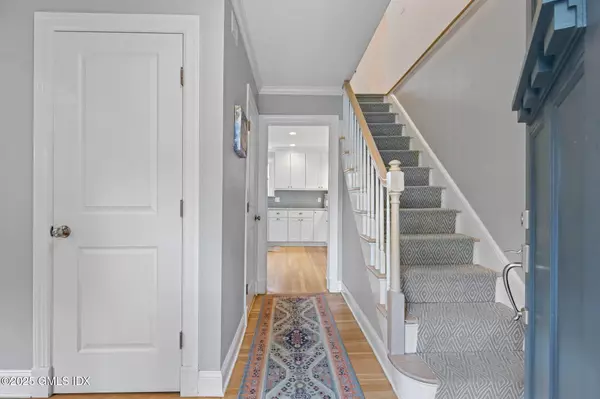 Old Greenwich, CT 06870,15 MacArthur DR