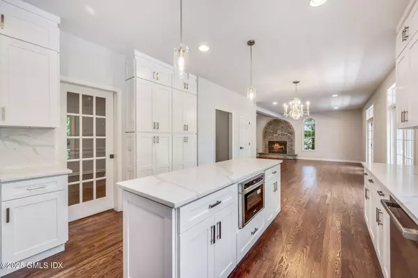 Greenwich, CT 06831,12 Hickory DR #B