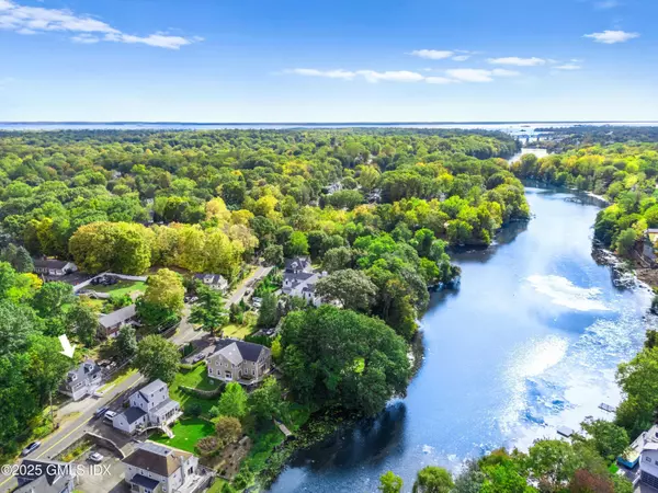 Riverside, CT 06878,207 Sheephill RD