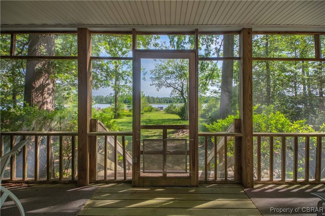 310 River Road Circle CIR, Saluda, VA 23149