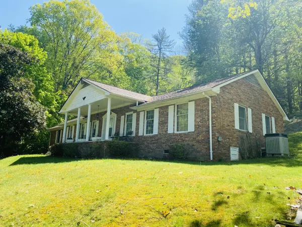 2044 Egan RD, Big Stone Gap, VA 24219