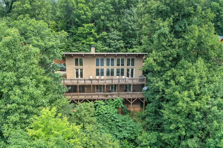 410 Lake Cabin LN, Butler, TN 37640