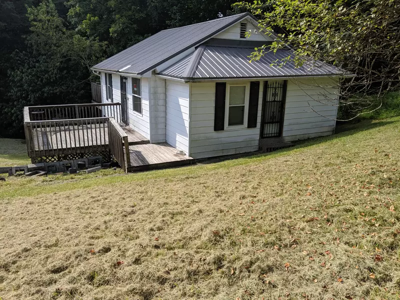 4128 Skeetrock RD, Clintwood, VA 24228