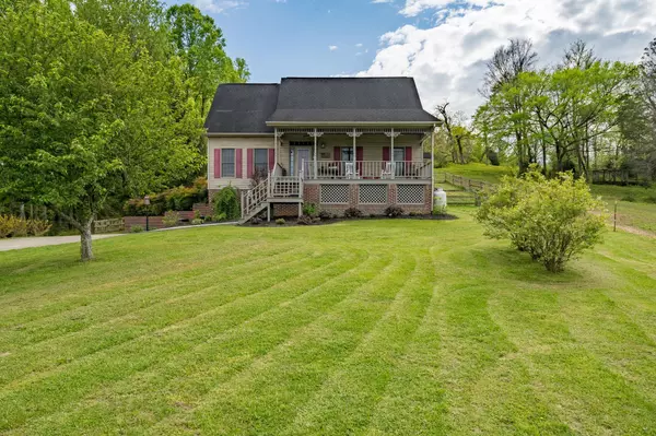 833 Sycamore Shoals DR, Elizabethton, TN 37643