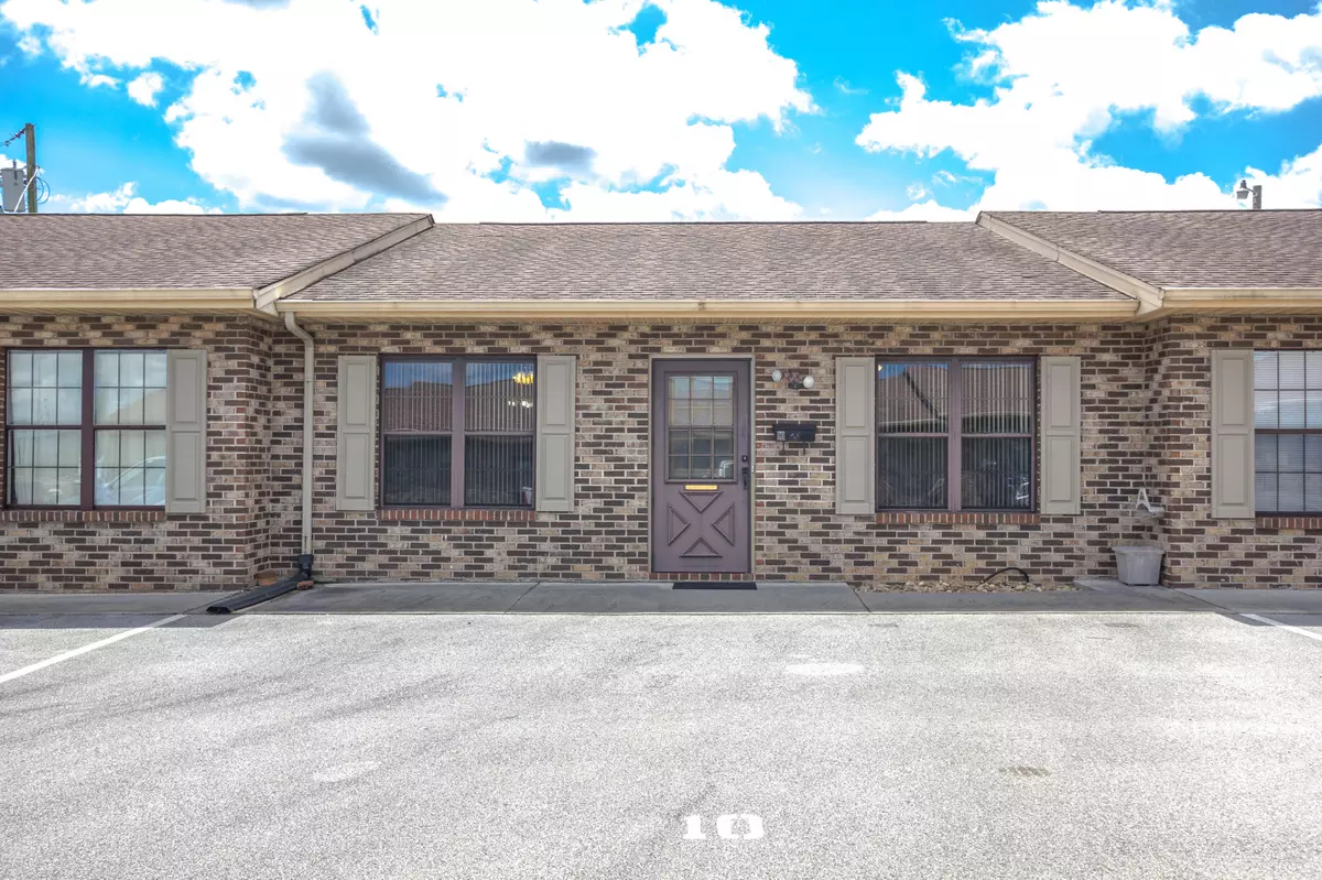 Elizabethton, TN 37643,213 Cedar AVE #10