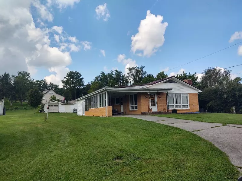 104 Fairmont ST, Glade Spring, VA 24340