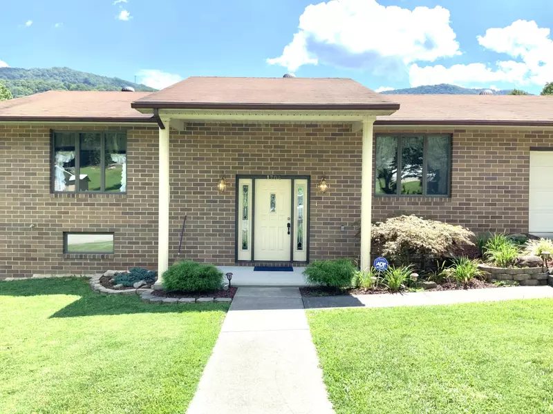 1704 Dawson AVE, Big Stone Gap, VA 24219