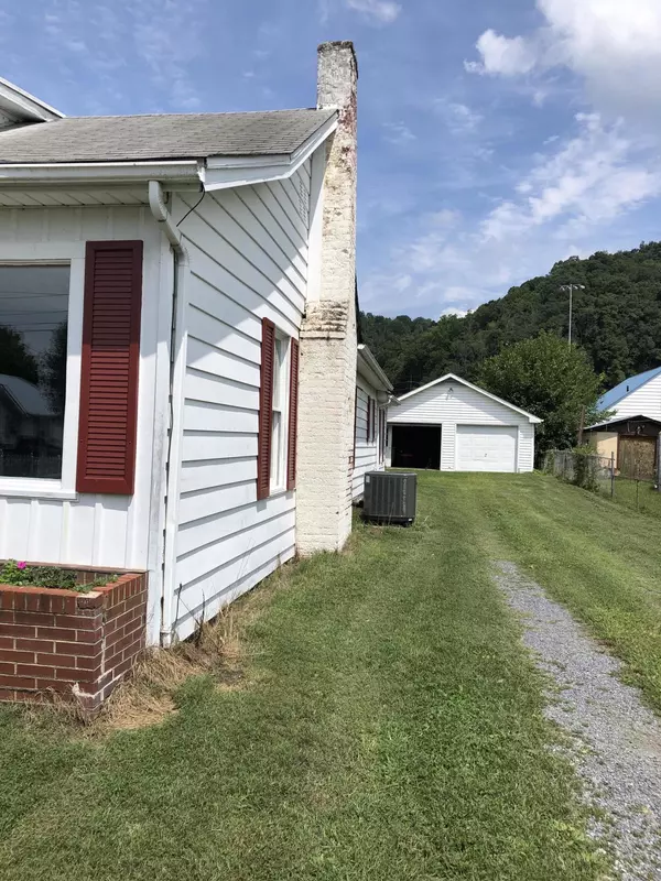 Elizabethton, TN 37643,216 Main ST