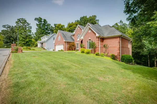 Kingsport, TN 37660,1817 Buckingham CT