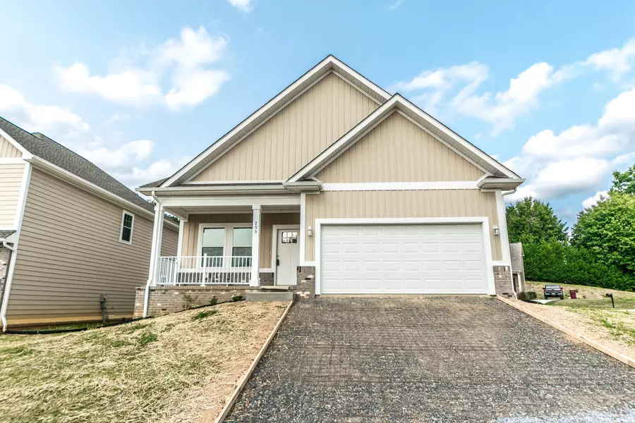 203 Ridge Pointe DR, Johnson City, TN 37604