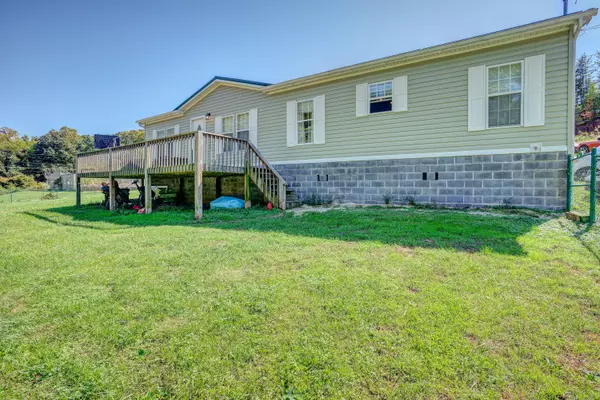 1262 Dry Creek RD, Elizabethton, TN 37643