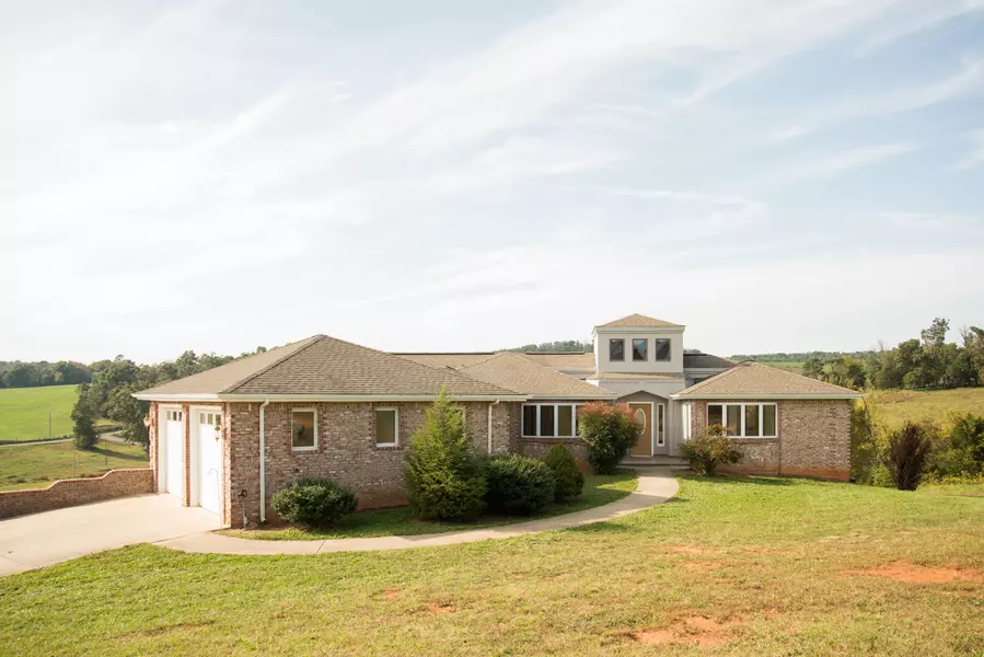 215 Dominique LN, Greeneville, TN 37743