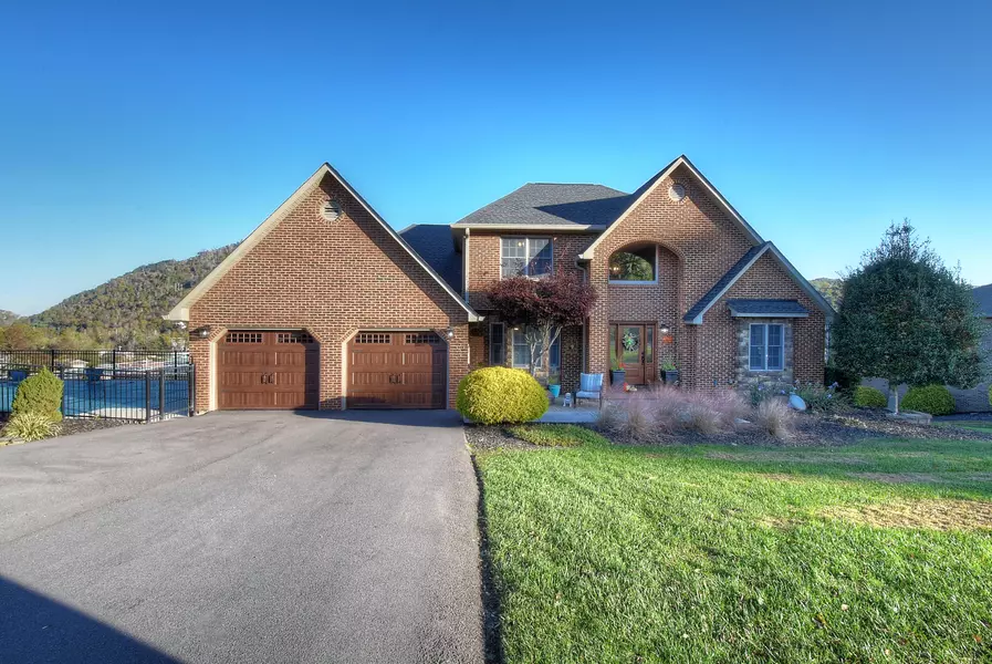 120 Valleyview DR, Hampton, TN 37658