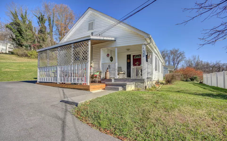 2529 Blue Grass ST, Bristol, VA 24201