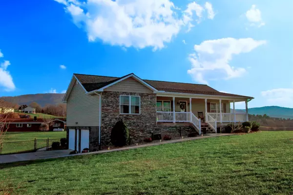 1020 Mountain High LN, Newport, TN 37821