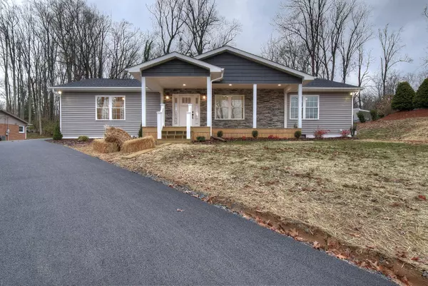 609 Evergreen LN, Elizabethton, TN 37643