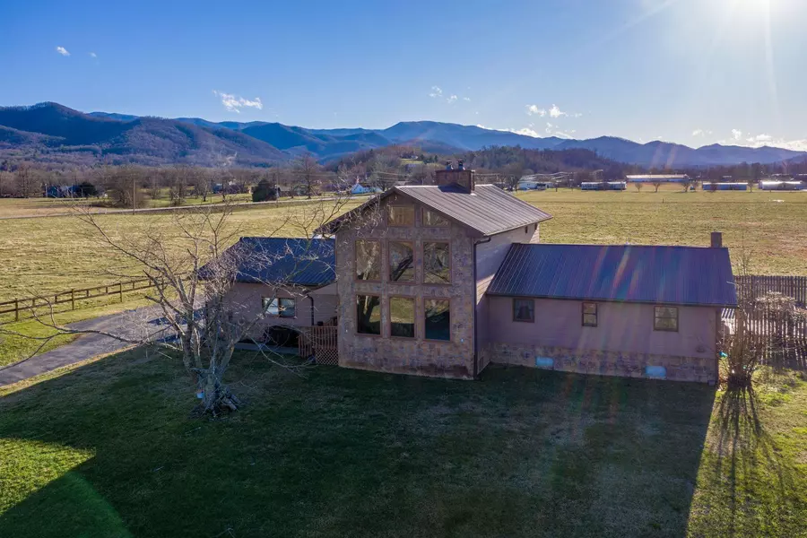 324 Bill Mauk RD, Chuckey, TN 37641