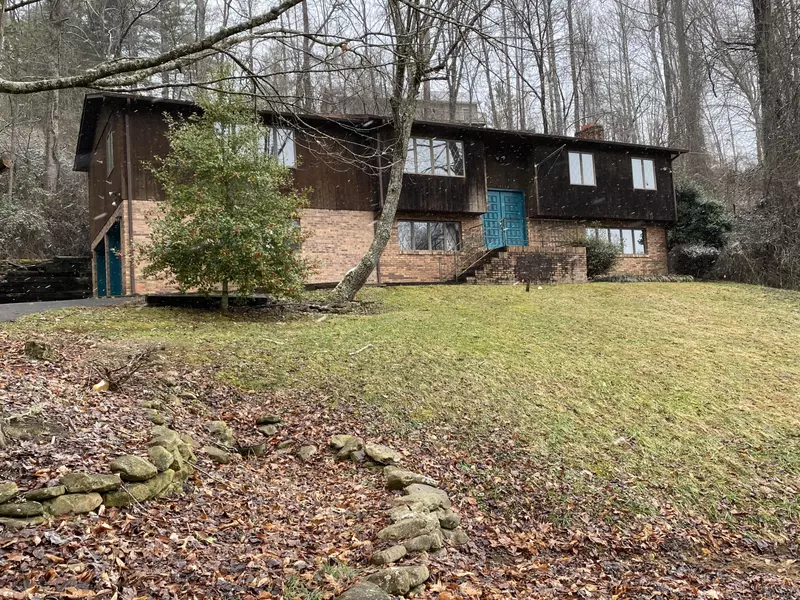 1413 Valley View DR, Big Stone Gap, VA 24219