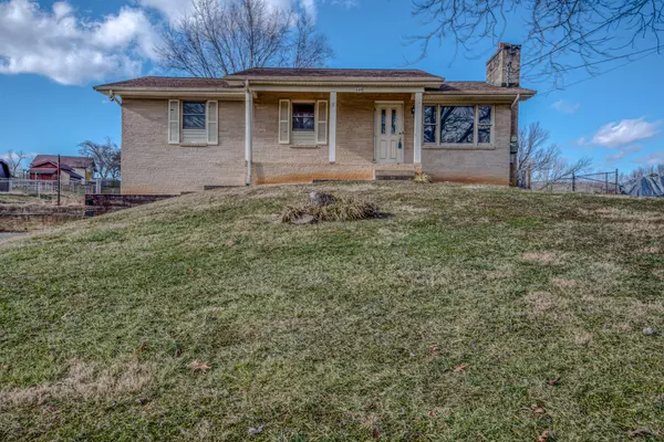 448 Beechwood CIR, Bristol, TN 37620