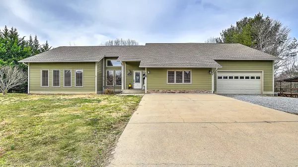 202 Charlie AVE, Piney Flats, TN 37686