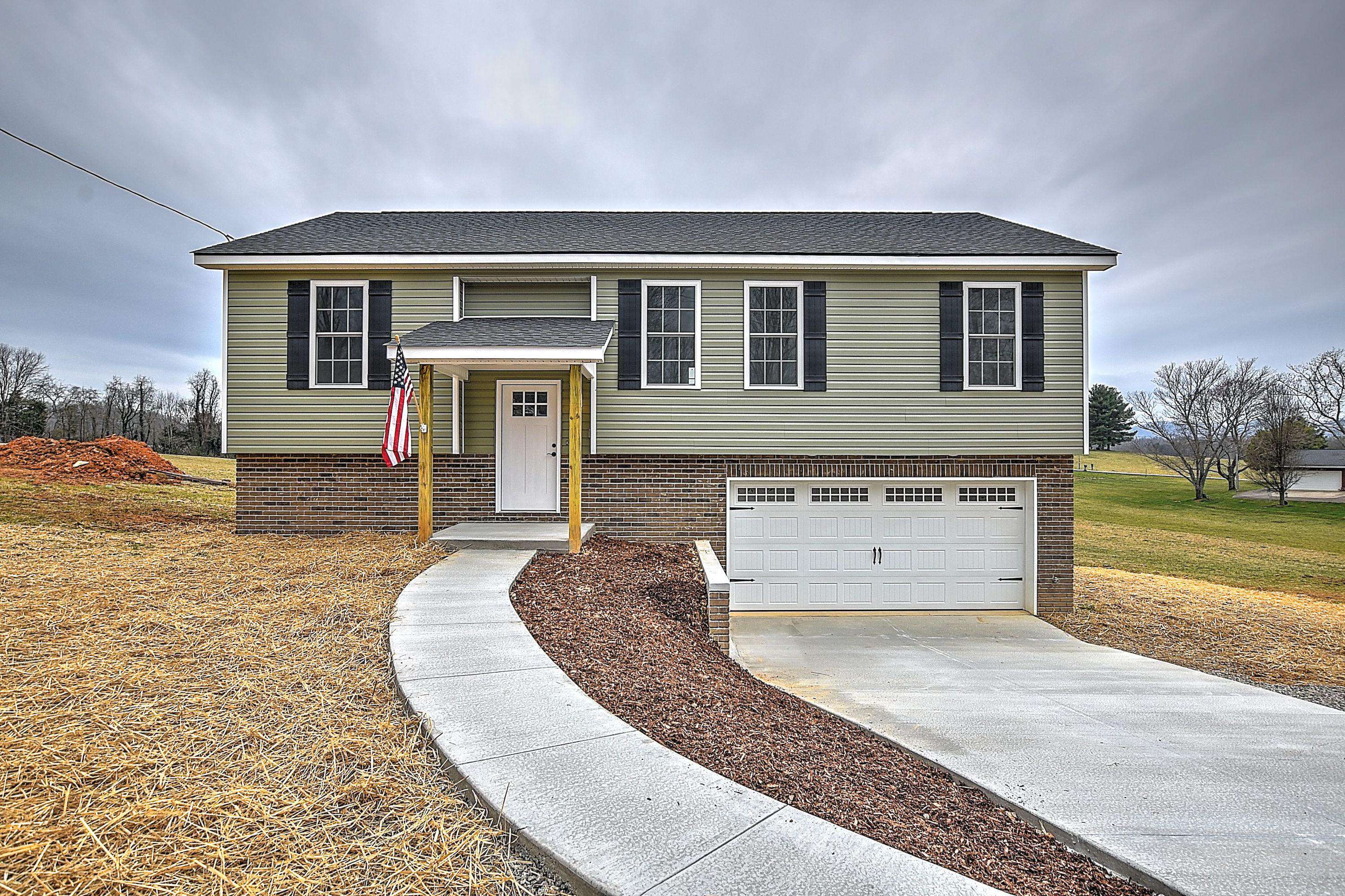 90 Carr Lane LN, Fall Branch, TN 37656