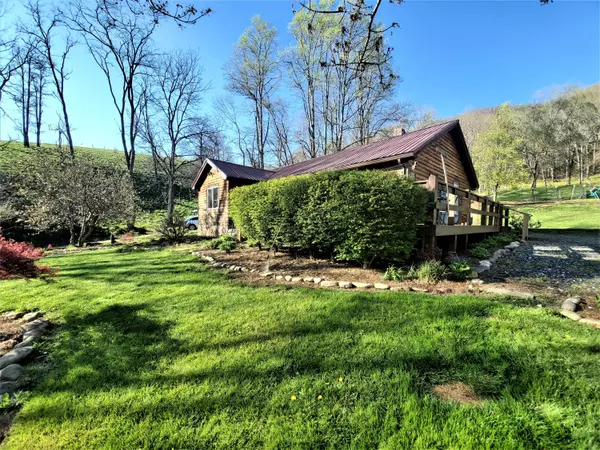 1214 Rabbit Hop Rd,  Spruce Pine,  NC 28777