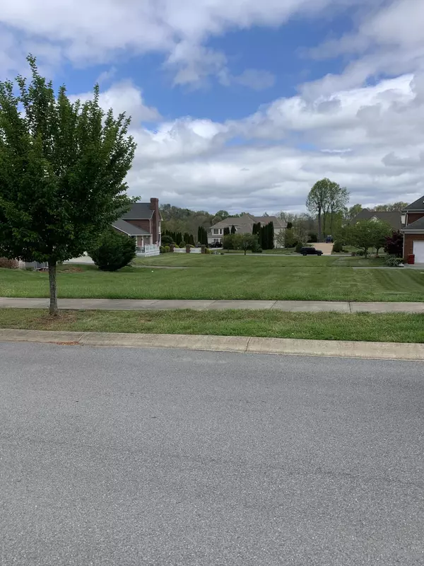 Johnson City, TN 37601,417 Oliver Approach