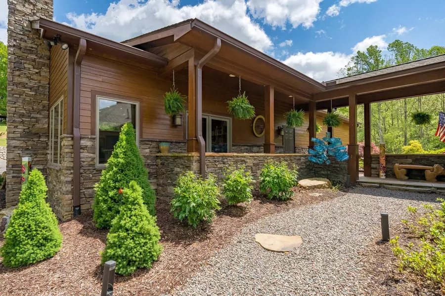 217 Moody CIR, Butler, TN 37640