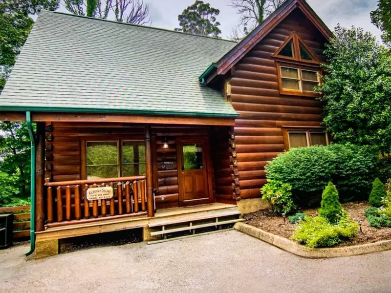 1124 Towering Oaks DR, Sevierville, TN 37876