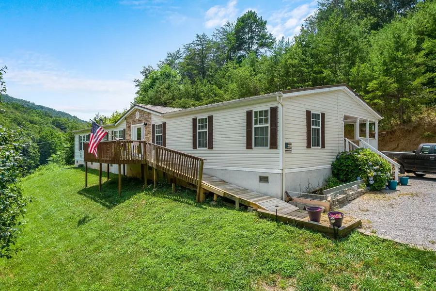 107 Hollow Hill LN, Rogersville, TN 37857