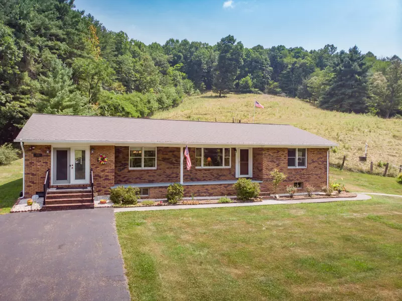 5595 Dry Fork RD, Cedar Bluff, VA 24609