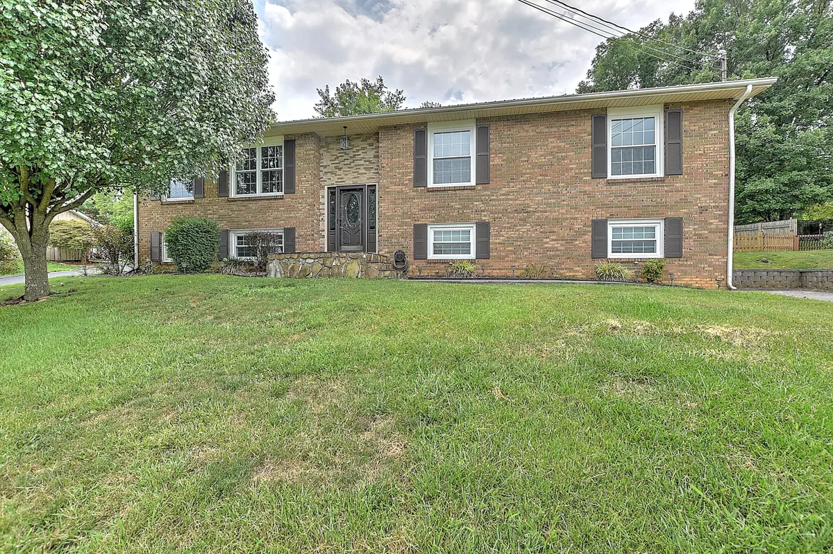 Kingsport, TN 37663,3528 Mcintosh DR