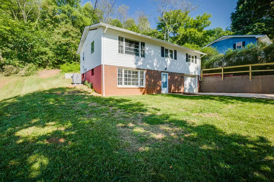 1225 Ridgecrest AVE, Kingsport, TN 37660