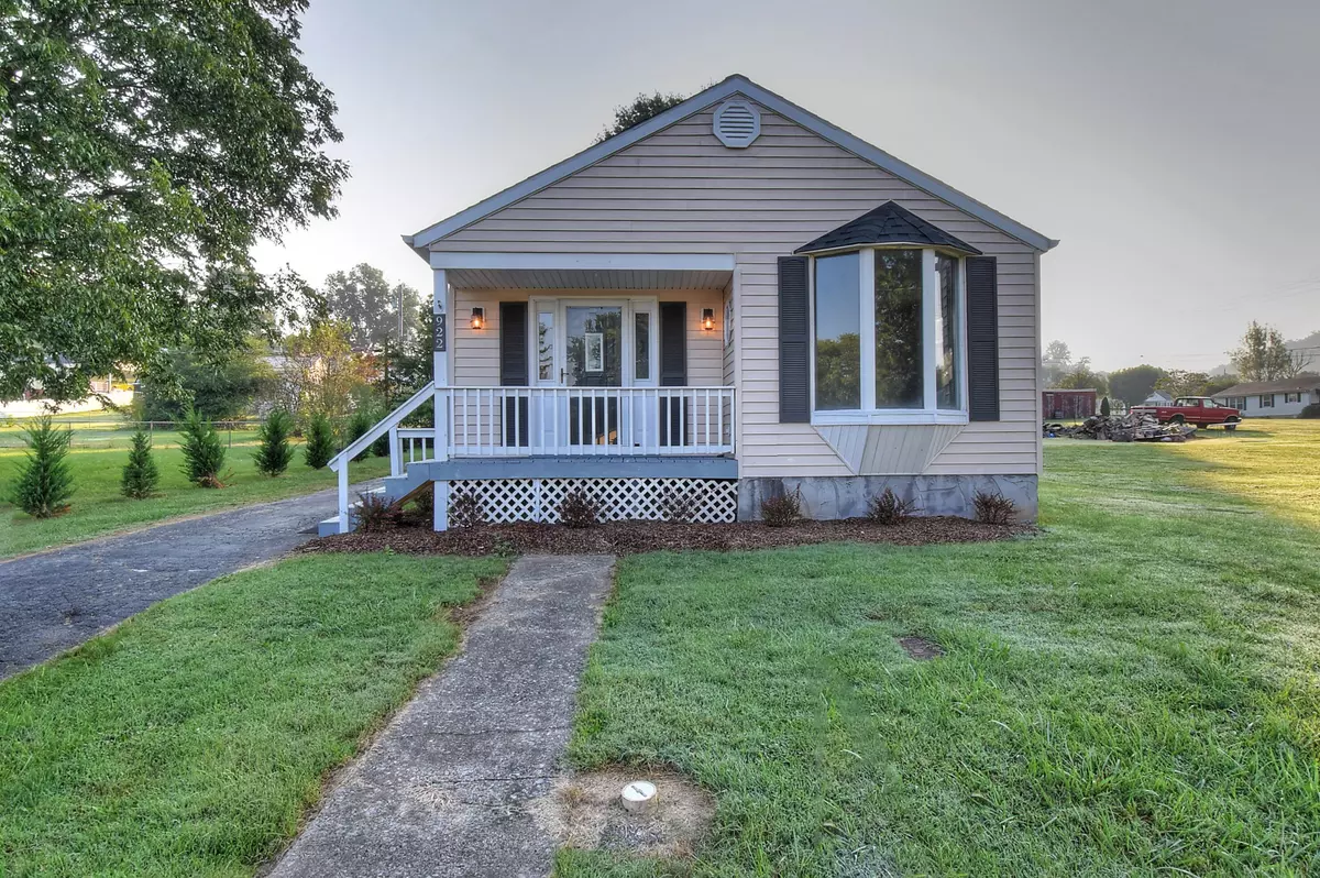 Elizabethton, TN 37643,922 Dejarnette ST