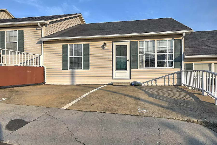 1700 Lone Oak RD #5, Johnson City, TN 37604