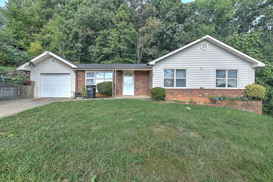 303 Sunset DR, Kingsport, TN 37660