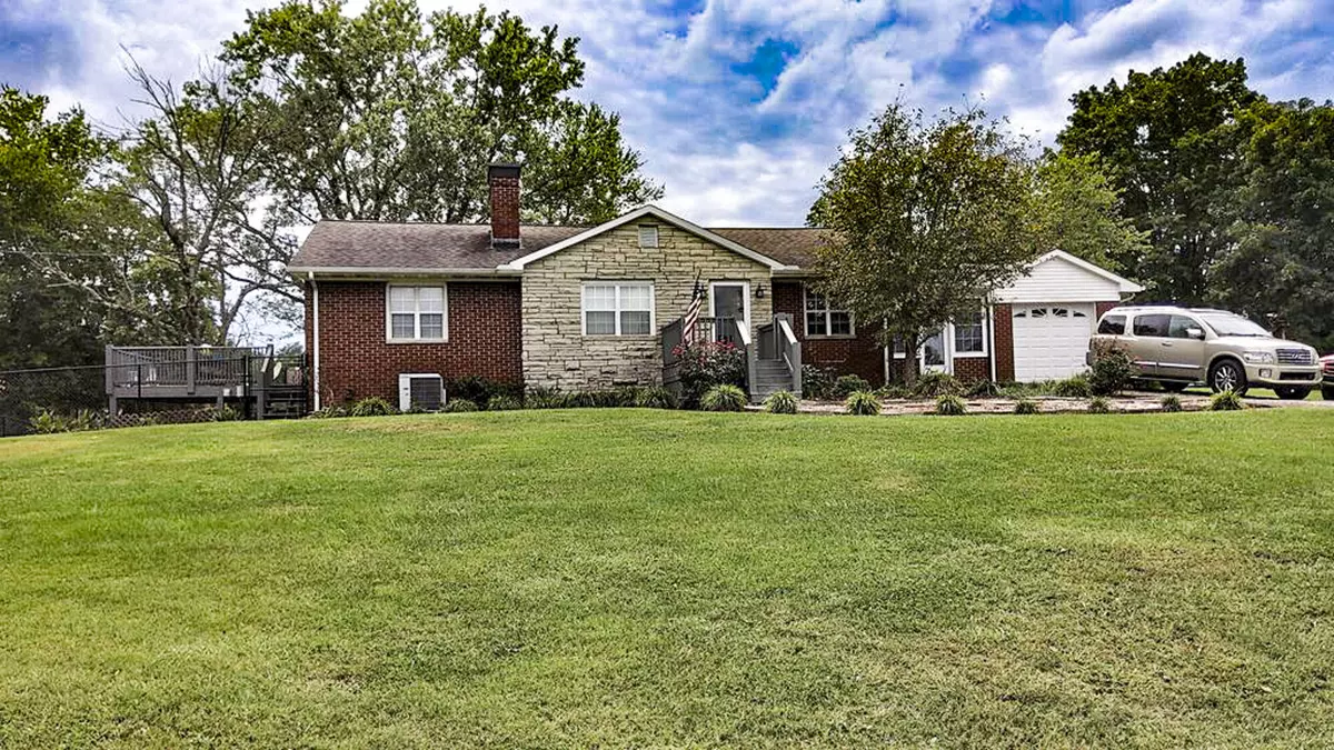 Dandridge, TN 37725,910 Bill Welch LN