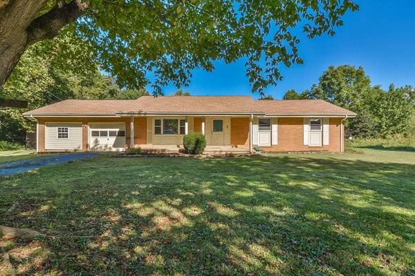 127 Howard Lipford DR, Elizabethton, TN 37643