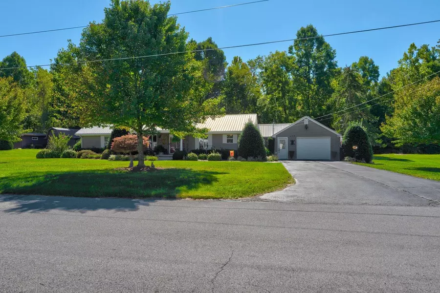 403 Riverside DR, Unicoi, TN 37692