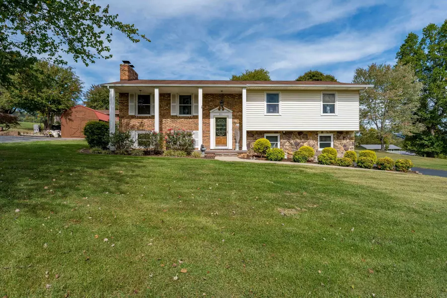 801 Redwood DR, Mount Carmel, TN 37645